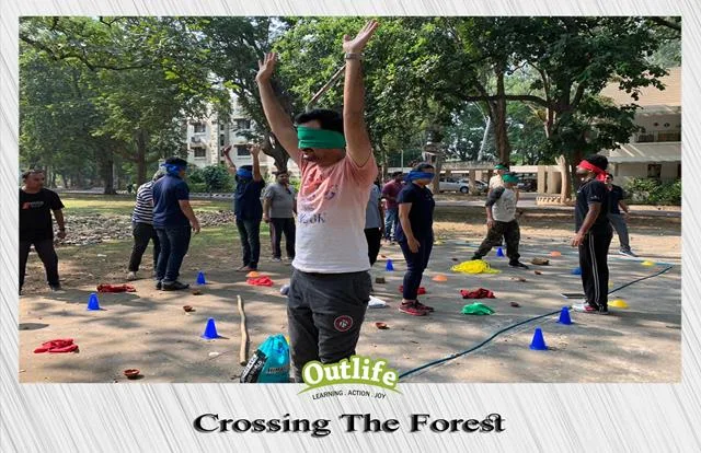Crossign the Forest Team Building 